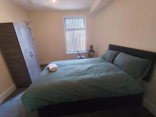 Salford House | En-Suite Double-Bedroom in the Heart of Salford Manchester CR3 Perfect for Short Stays
