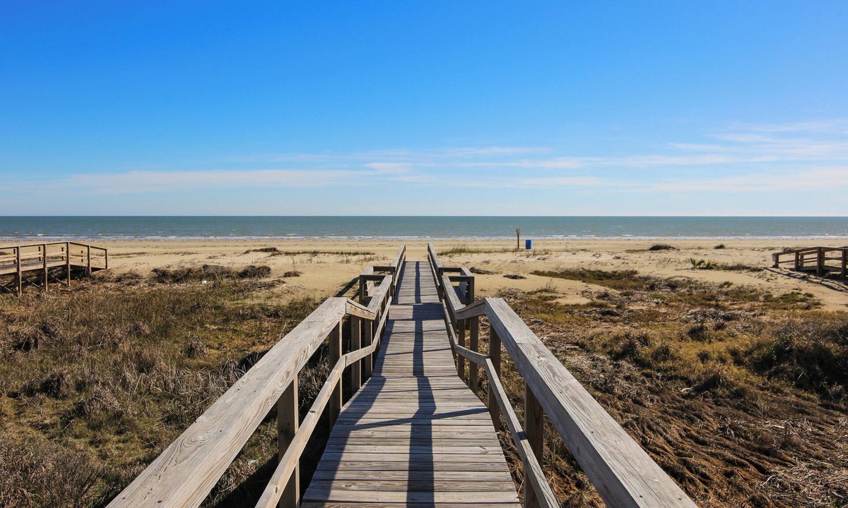 Stavanger Beach Condo | Enchanted Beachfront by Ryson Vacation Rentals