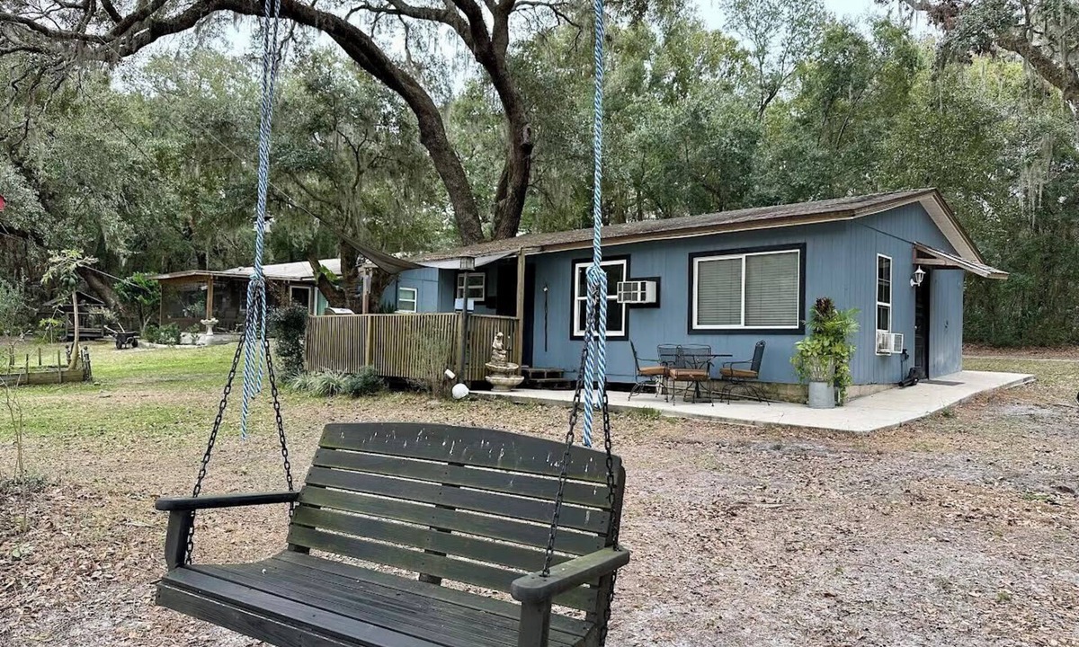 Lady Lake Cottage | Enchanted Cottage
