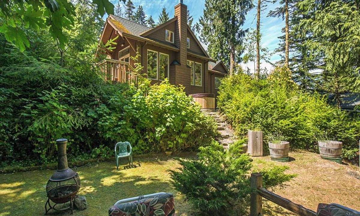 Sequim House | Enchanted Cove Where Forest Meets Sea, Hot Tub
