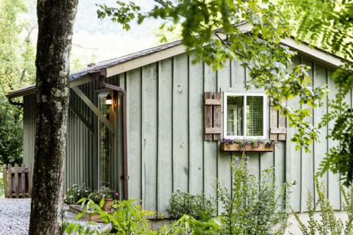 Purlear House | Enchanted Escape Romantic Mountain Cottage Near Boone