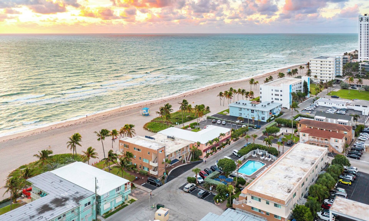 Hollywood South Central Beach Condo | Enchanted Isle Resort