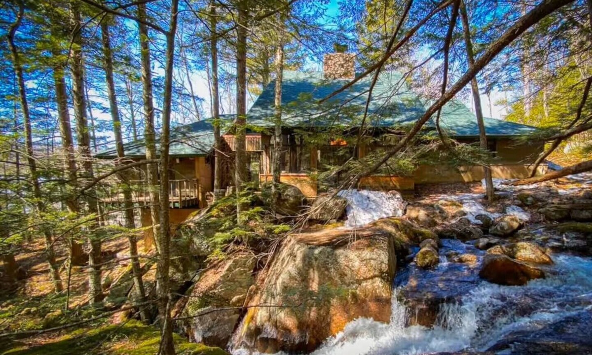 North Conway Ski Chalet | Enchanted N. Conway One-of-a-Kind Family Retreat
