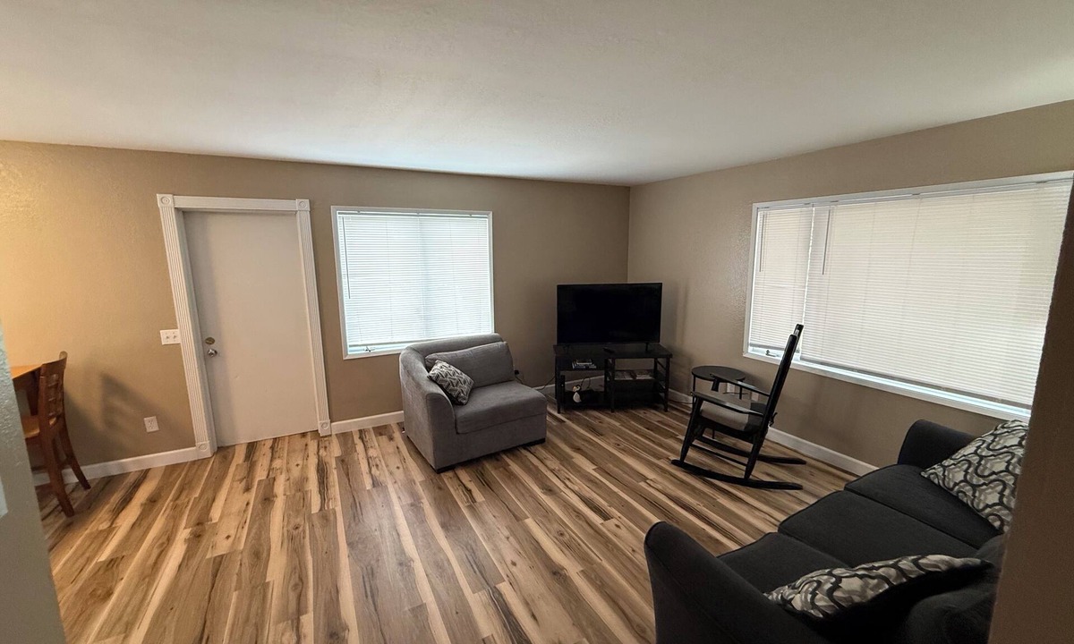 Tudor Area Apartment | Enchanting 2-bedroom apartment in Anchorage