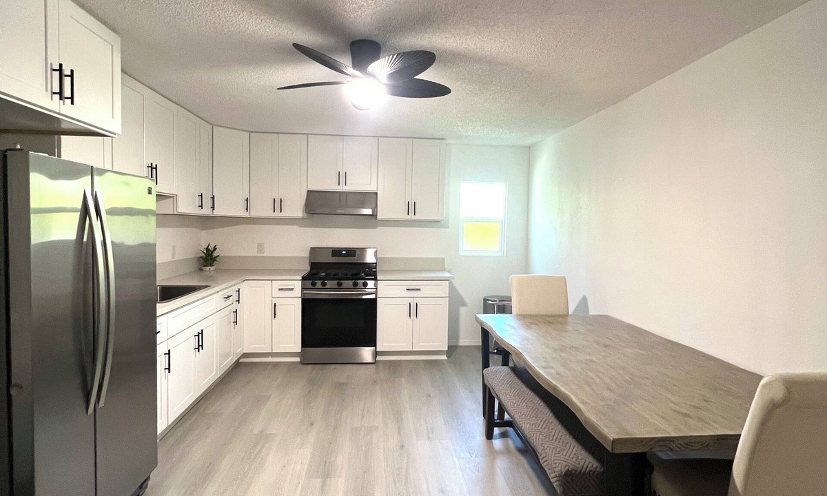 Los Serranos House | Enchanting 2-bedroom house with AC in Montclair