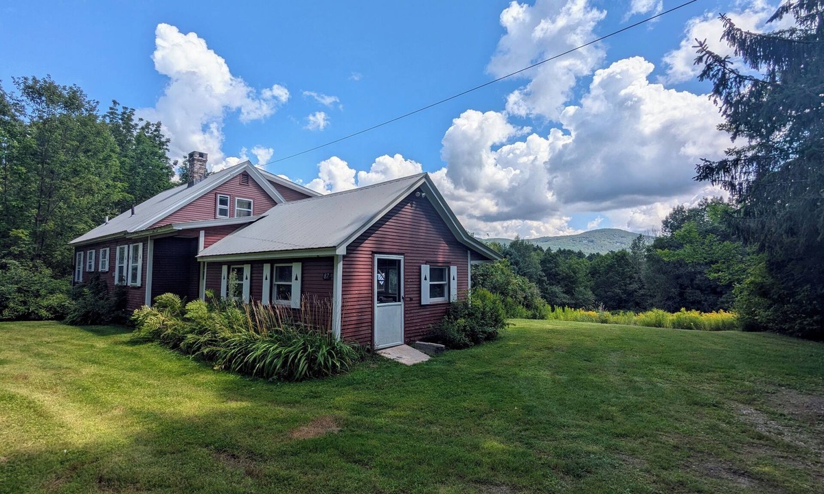 Weston Cottage | Enchanting 4-bedroom cottage with a view in Weston