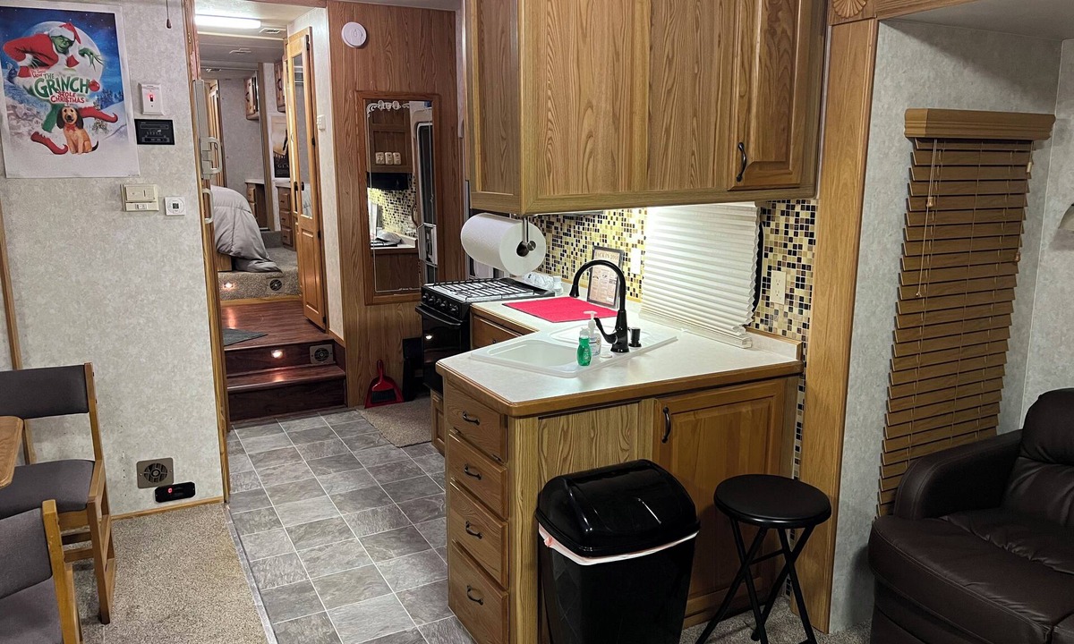 Chapman RV Rental | Enchanting camper-cabin life in small town Chapman Kansas with all amenities