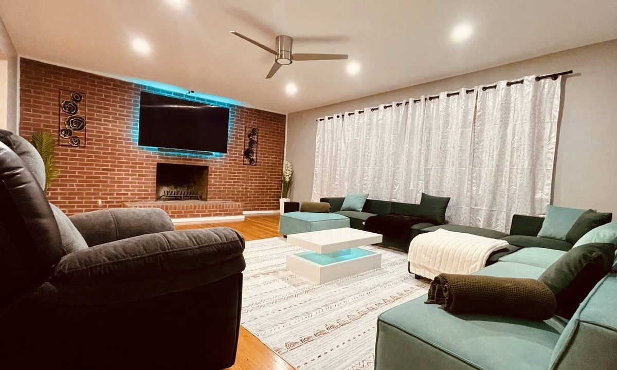 Roselawn Finance Apartment | Enchanting haven Luxury amenities captivating entertainment cozy massage chair