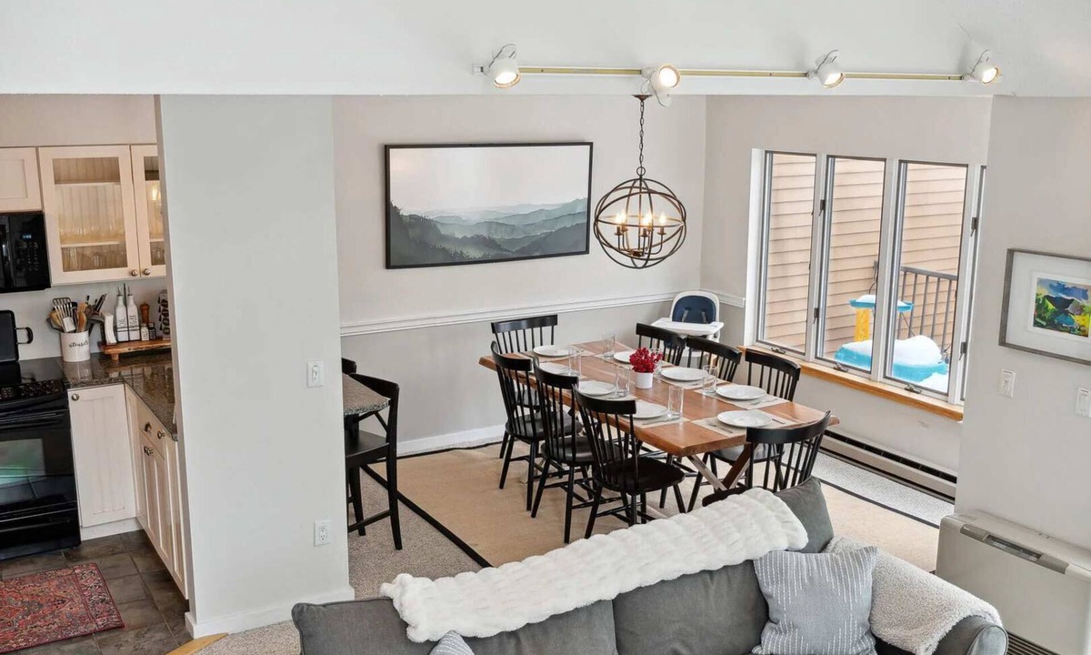 West Hartford Condo | End-Unit Condo with Sauna & Pool, Deere Run