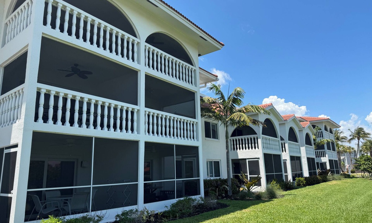 Sanibel Condo | End unit with extra windows. Steps to the beach, private beach access!