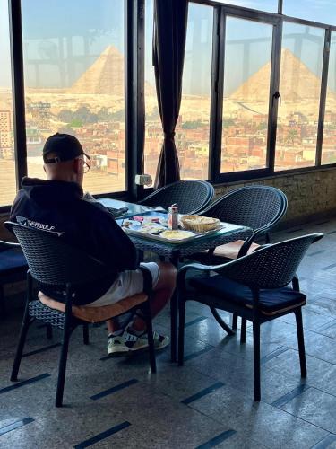 Kafrat al Jabal Hostel | Energy Pyramids View