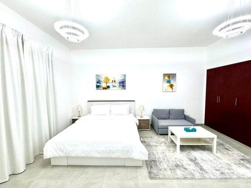 International City Apartment | England Cluster International City - Bright,Spacious and Well Furnished Studio