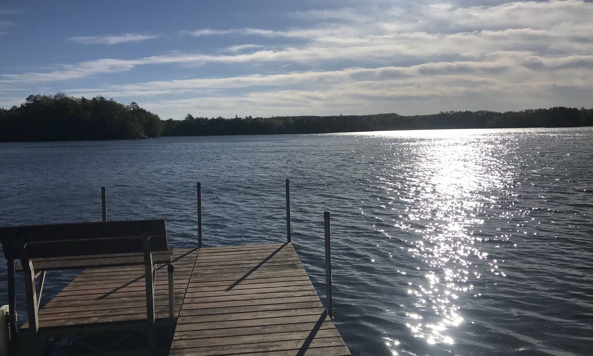 Hayward House | English Cottage on Scenic Spring Lake