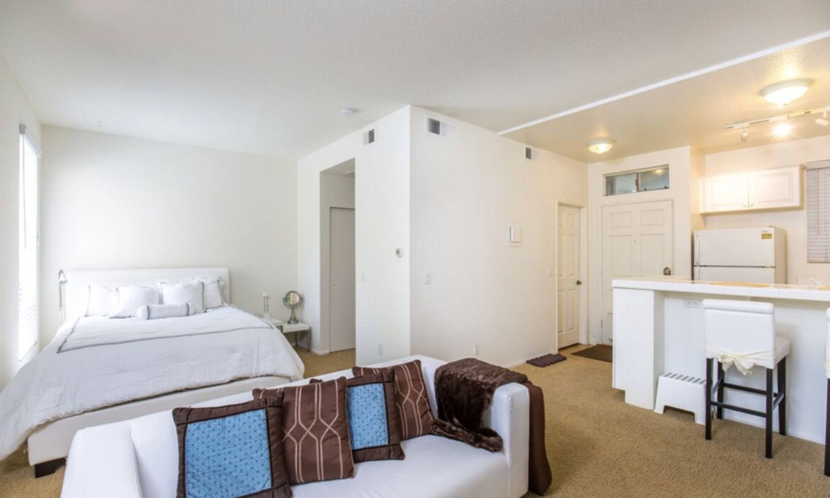 Yorktown Condo | Enjoy a full California life! less than 1mile to the beach & 24hr security gate.