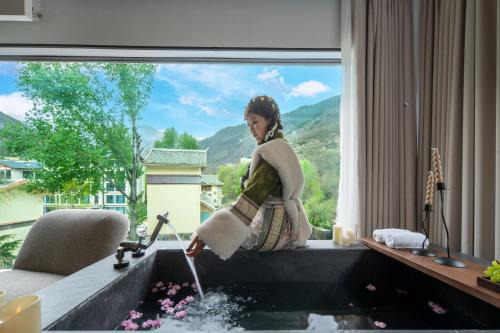 Jiuzhaigou Bed & Breakfast | Enjoy Pleasant Hotel 九寨沟龙康桐画店