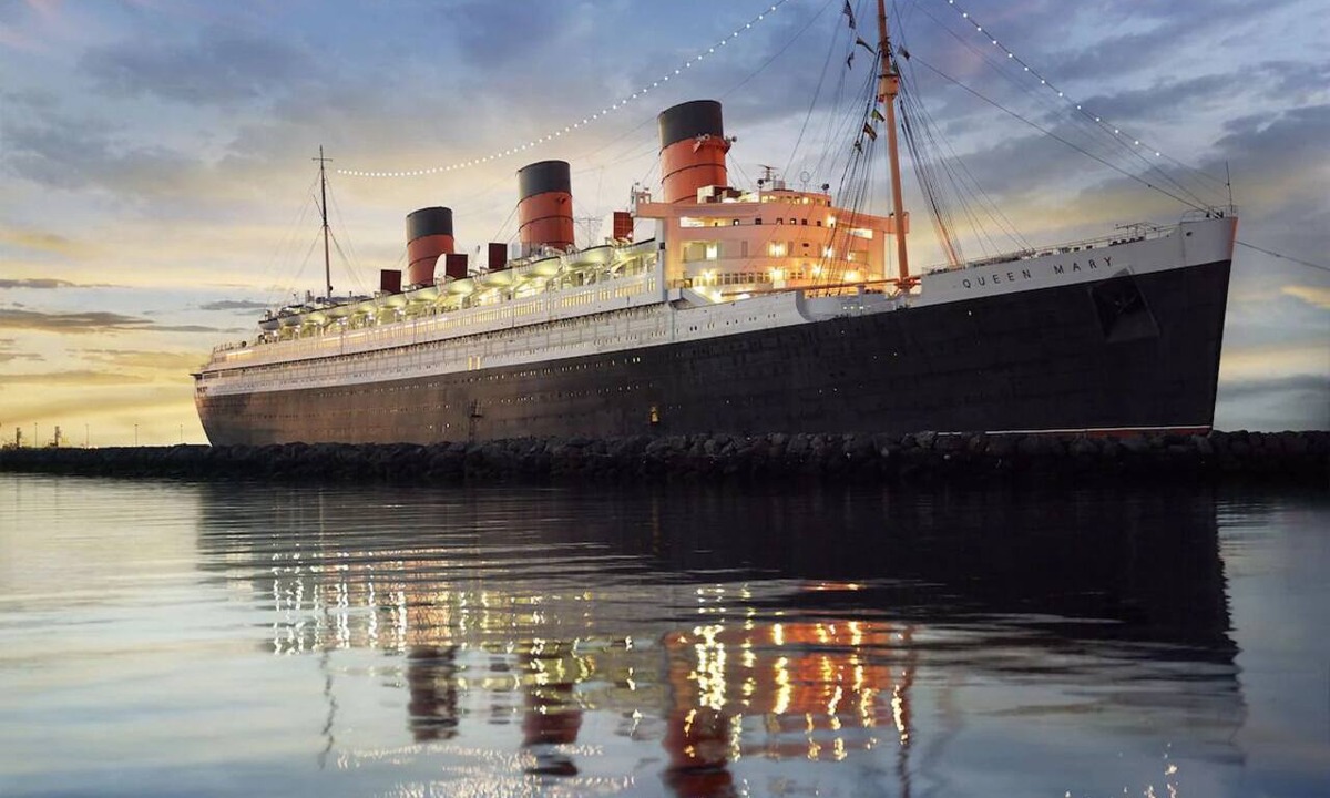 Harbor Hotel | Enjoy Historical Elegance in Art Deco Suite with Scenic Views