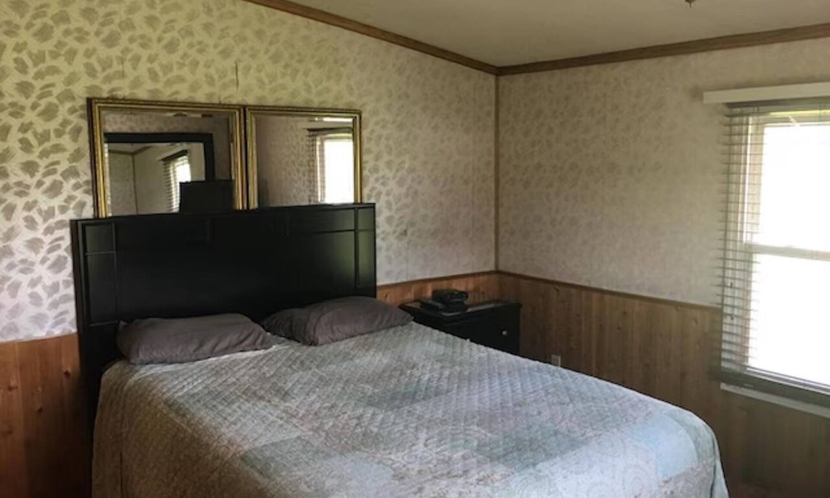 Short Creek Hotel | Enjoy Local Attractions from This 1BR Apartment with Kitchen + Free Parking