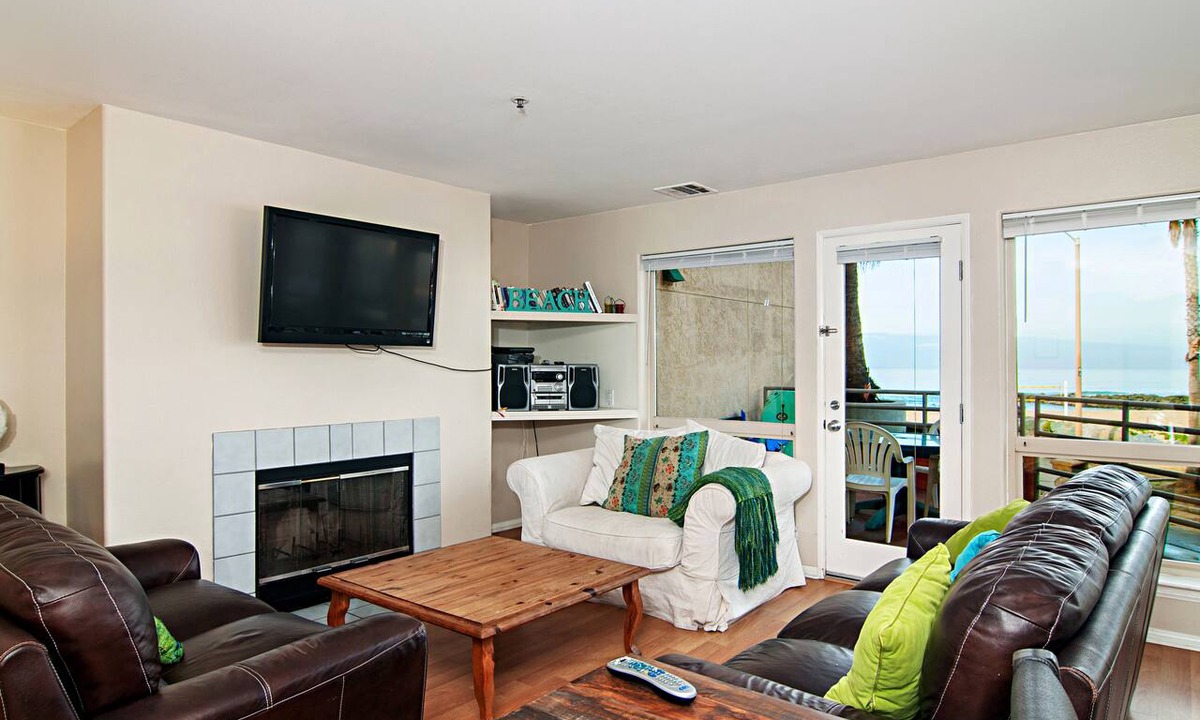 Imperial Beach Apartment | Enjoy Oceanviews in This Beautiful Condo with Pool