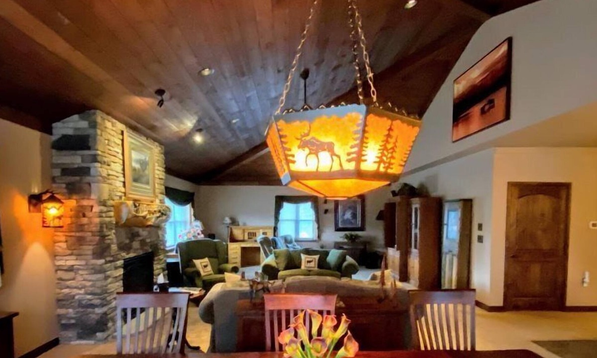 Blakeslee Apartment | ENJOY POCONOS BY THE MONTH AT A TIME! LOCATED IN DOWNTOWN BLAKESLEE