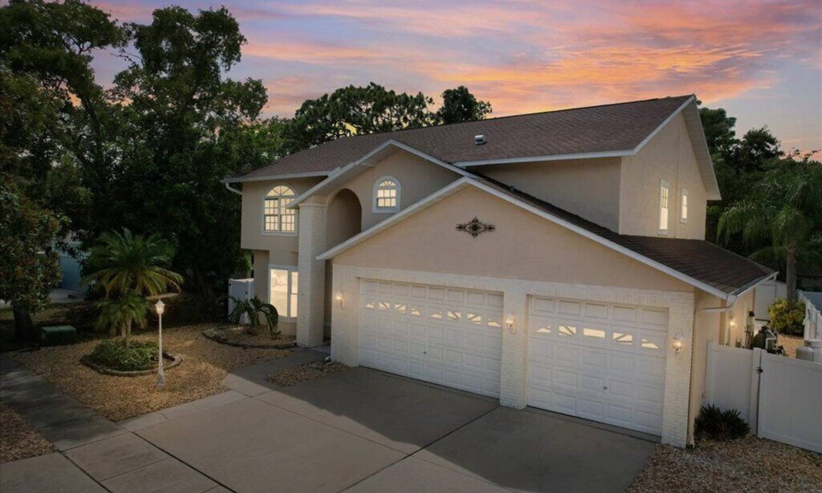 Palm Harbor House | Enjoy privacy in this large and spacious home!