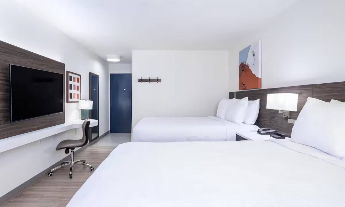 Clarion Hotel | Enjoy Quiet Modern Room w/Free Parking & Breakfast Perfect for Family Stays