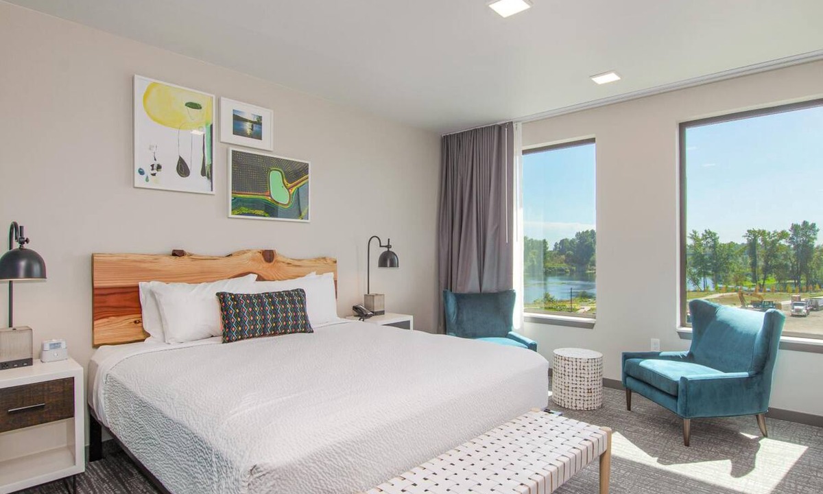 Independence Hotel | Enjoy Scenic Riverfront Stays at a Spacious Room with Locally Inspired Design