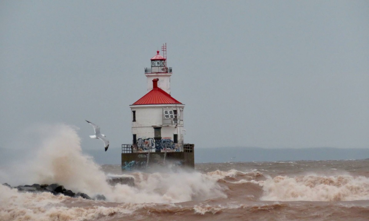 Superior House | Enjoy the Quiet side of Lake Superior, just ten minutes from Duluth!