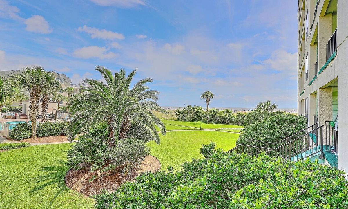 Twin Oaks Condo | Enjoy the Sound of Relaxation in our Beautiful Beachfront Villa