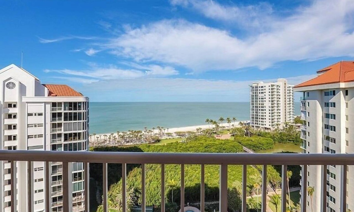 Park Shore Condo | Enjoy this bright 10th flr beachfront condo-CL1003