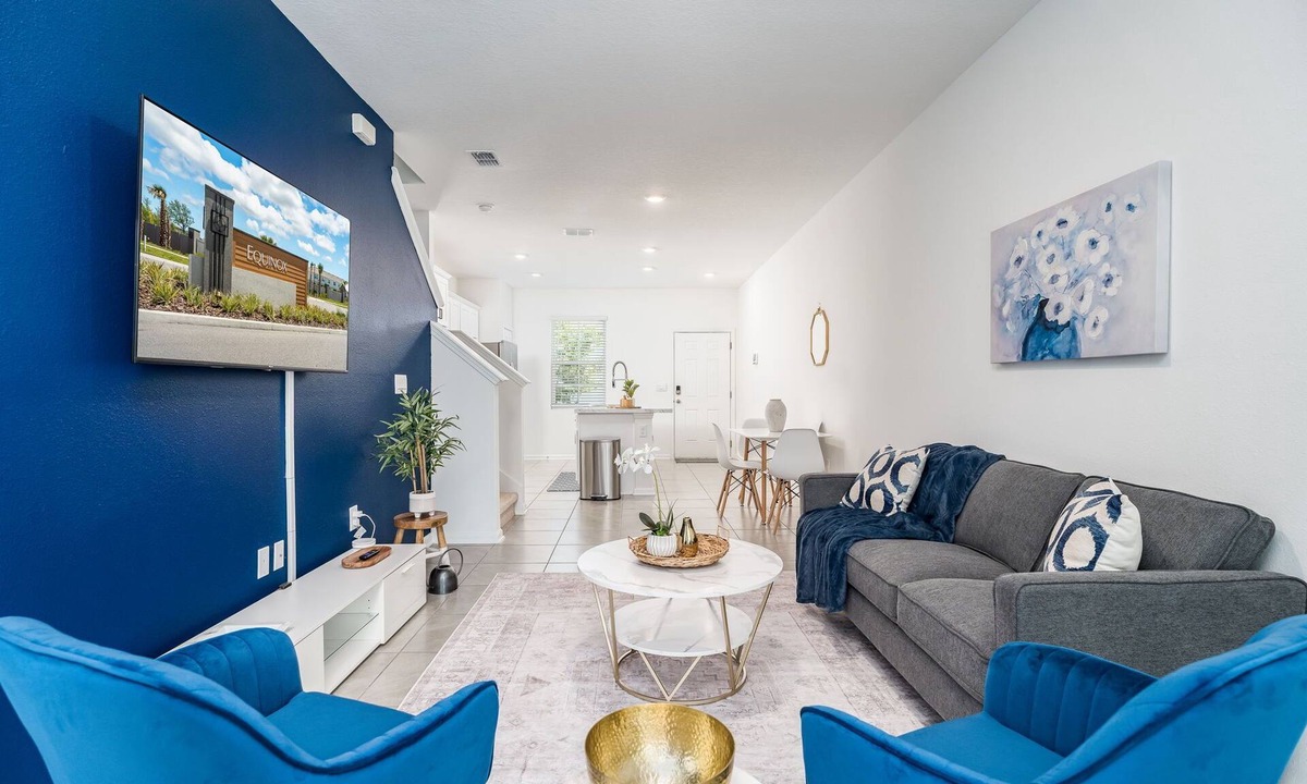 Baymeadows House | Enjoy this modern brand-new townhouse located in the heart of Jacksonville.