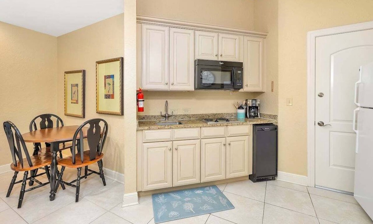 Demere Park Apartment | Enjoy this convenient located condo with pool!