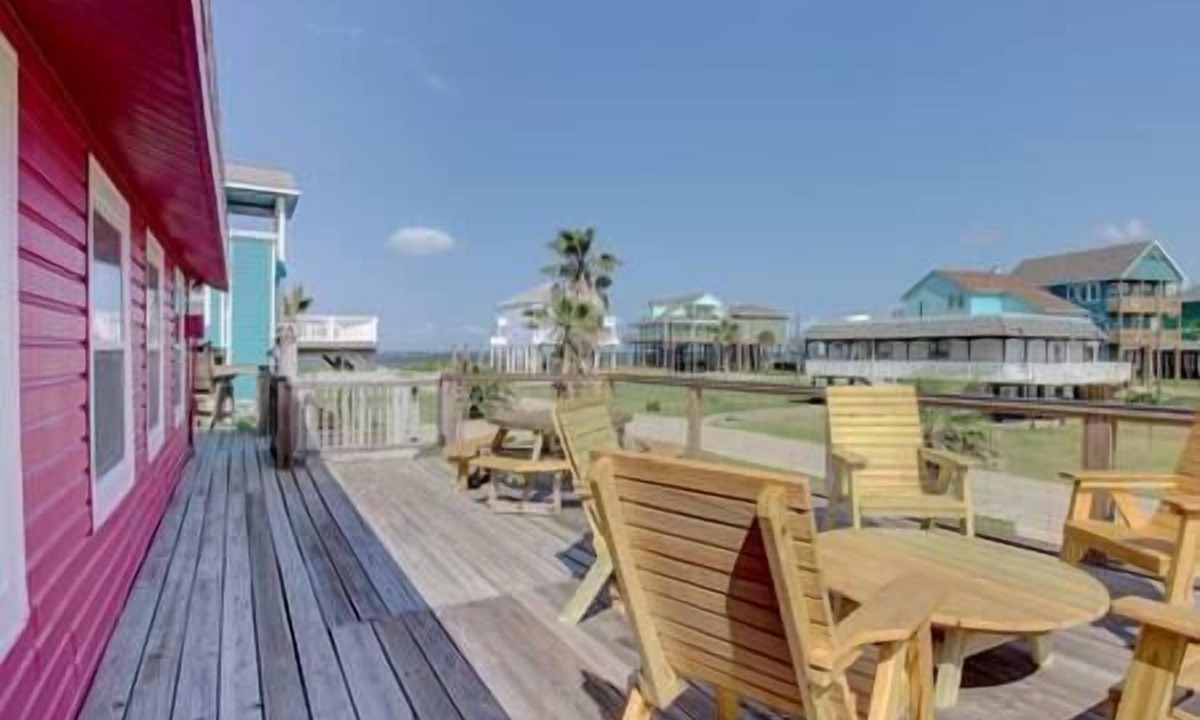 San Luis House | Enjoy your short walk to the Beach