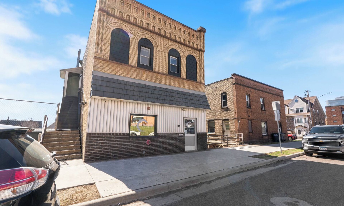 East Hillside Apartment | Enjoy your stay in Duluth’s charming Central Hillside neighborhood—perfectly located just minutes from everything! This area offers a great mix of historic character, scenic views, and a relaxed local vibe.