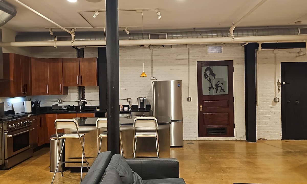 Lynn Apartment | Enjoyable 2-bedroom lower level apartment in charming Lynn