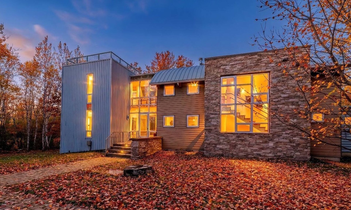 Baldwin House | Enjoyable Secluded Cottage with Hot-tub in New Richmond, Wisconsin