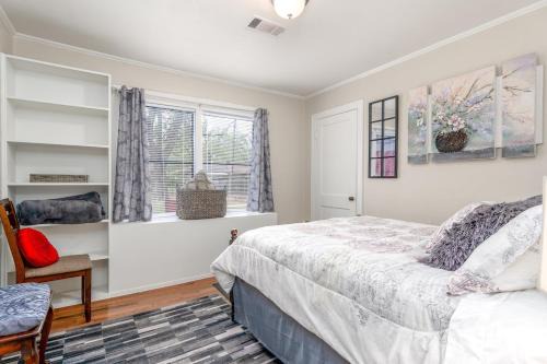 Pine Bluff House | Enjoyable Stay and Play Near Casino and Hospital