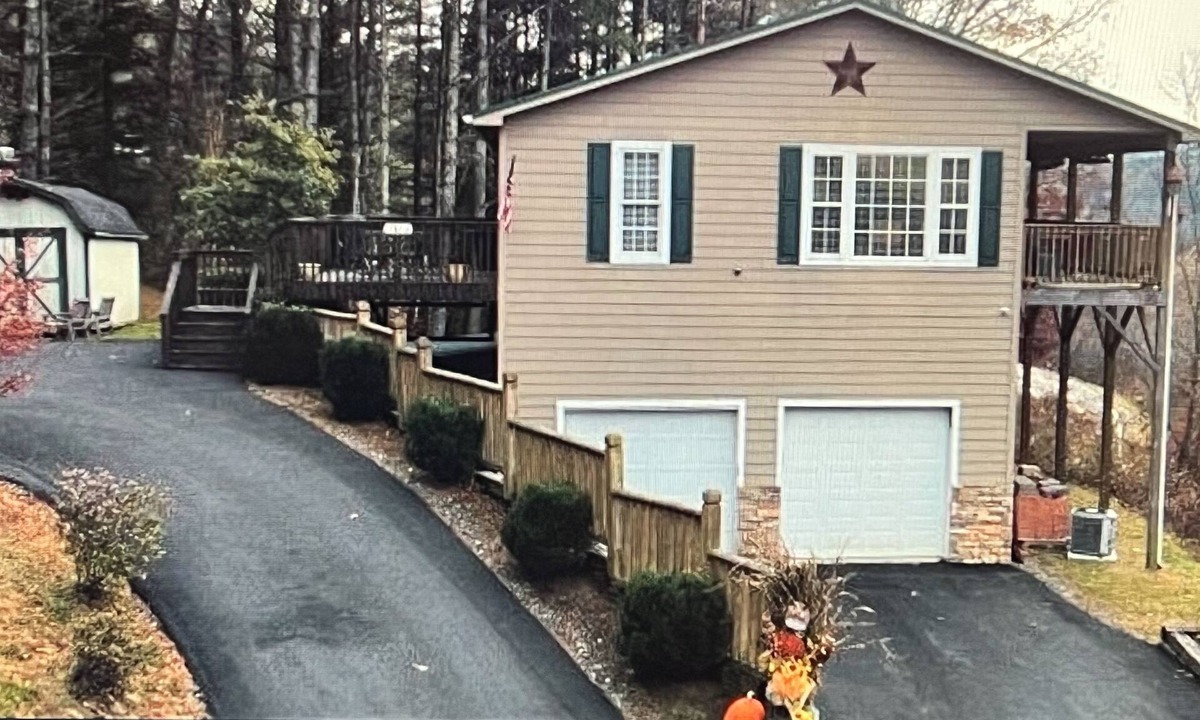 West Jefferson House | EnjoyThis Home in the Mountains ,5 min walk to the River ,Boone ,West Jefferso