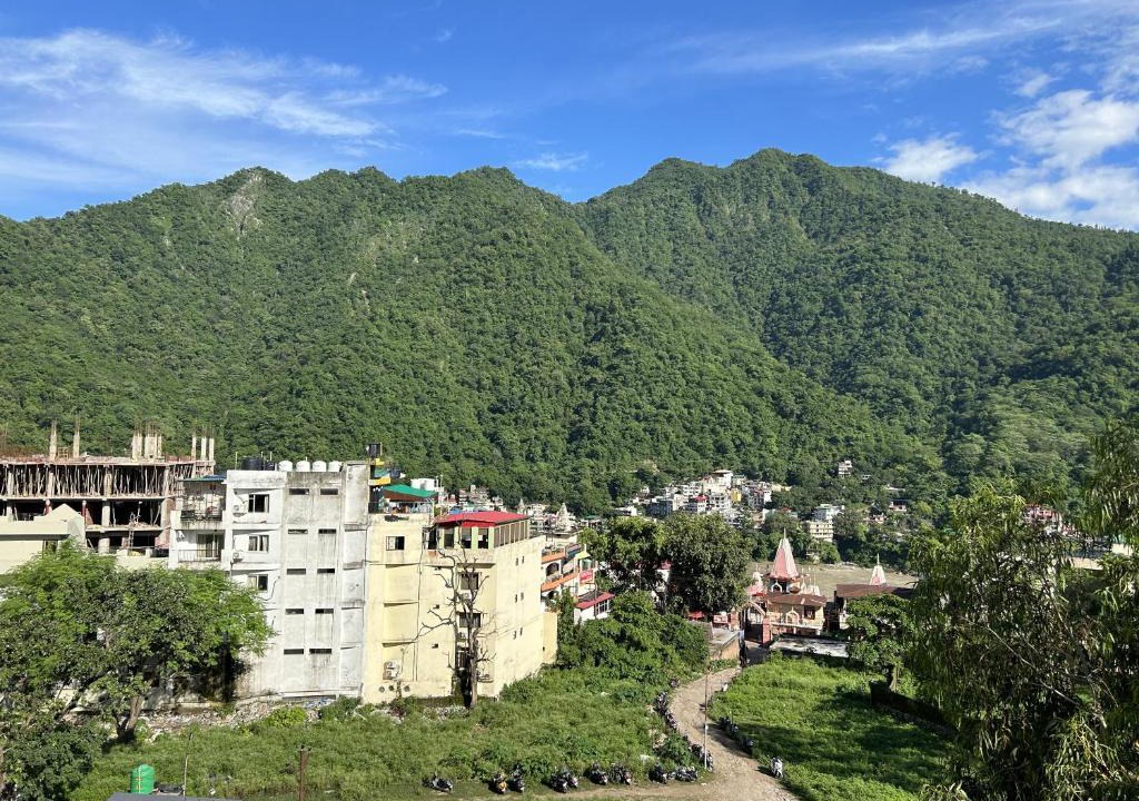 Tapovan Hostel | Ensquare Hotel - 2 Bedroom Mountain View Apartments With Kitchen, Rooftop Cafe, Live Music
