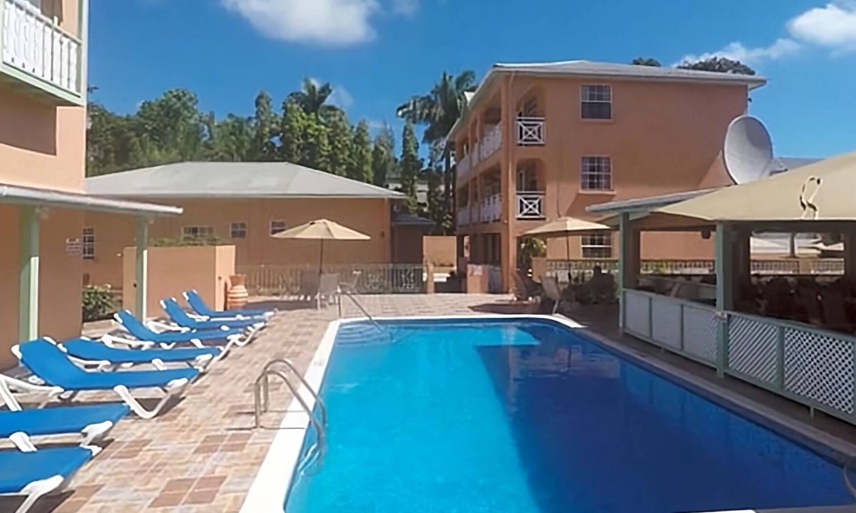Worthing Apartment | Ensuring a Very Comfortable & Memorable Stay! Outdoor Pool, Beach Nearby!