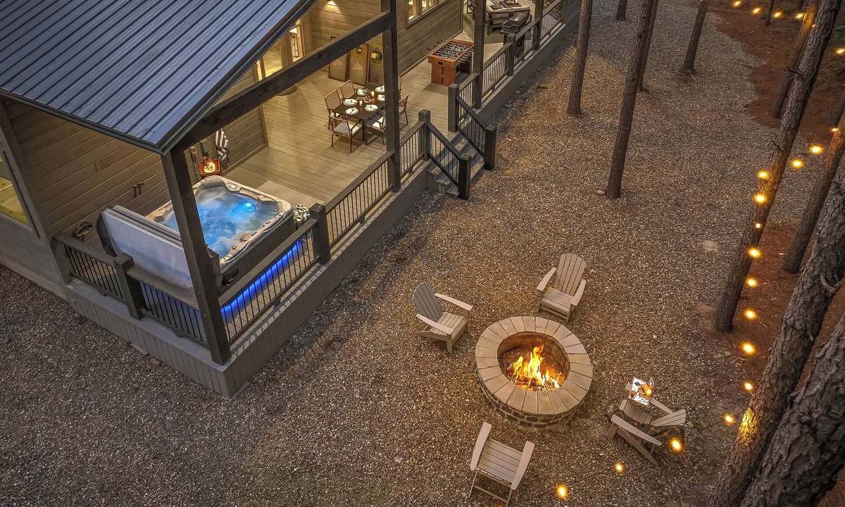 Pickens Cabin | Entertainment Oasis: Putting Green, Pet Friendly, Firewood, Ride to ATV Trails