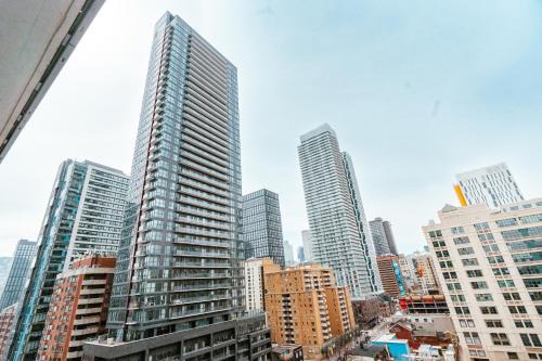 Garden District Apartment | Entire 1BR - Walk to CF Toronto Eaton Centre Yonge Dundas Square Prime Downtown