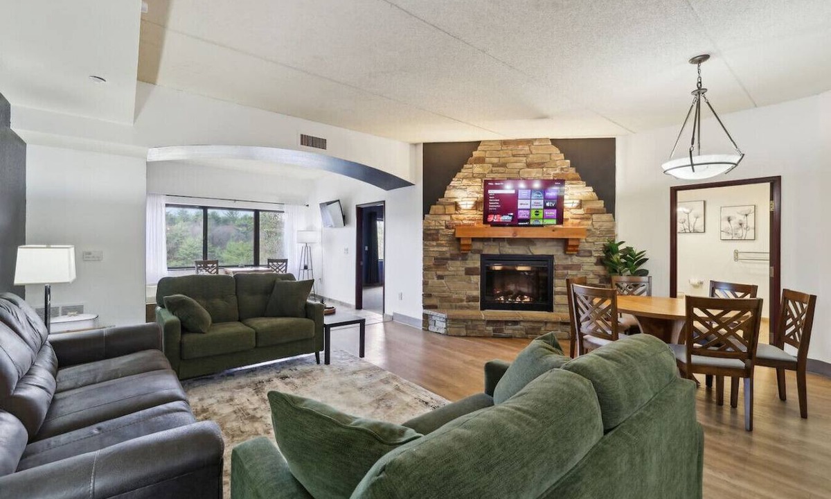 Wisconsin Dells Condo | Entire 3 Bedroom 2,040 sq ft Condo! Shuffleboard/Arcade Games/Treehouse Bunks/River View!