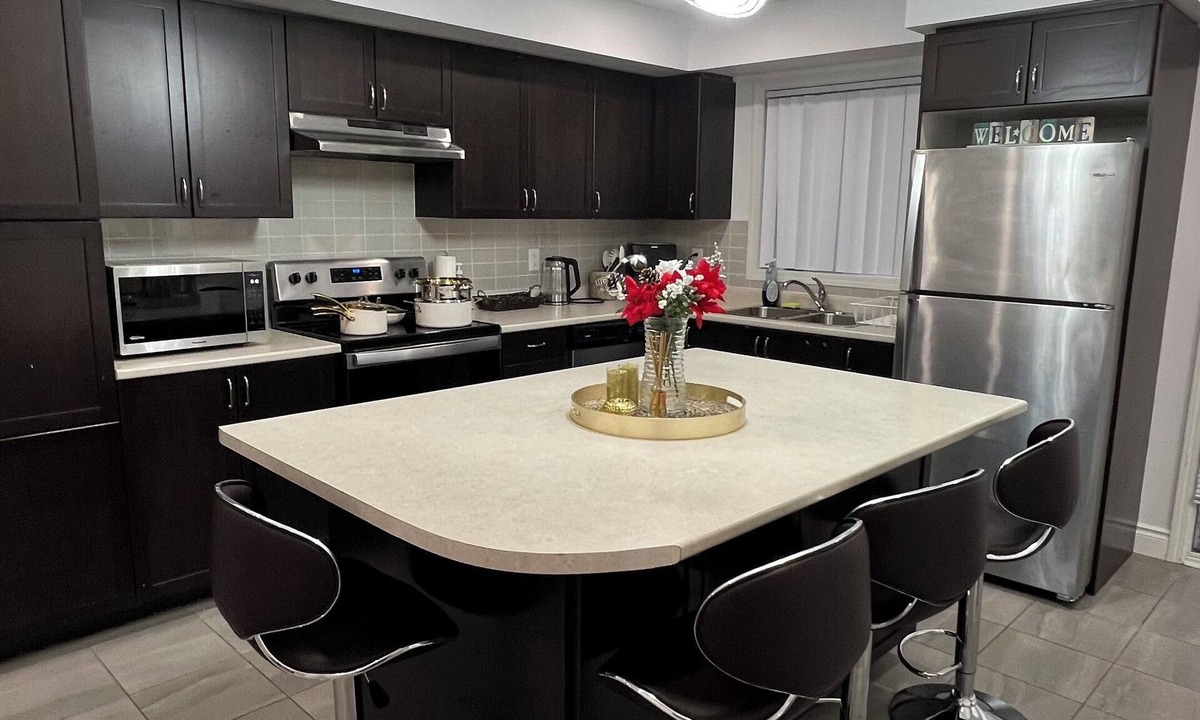 Brampton House | Entire 3-bedroom house - Prime location!