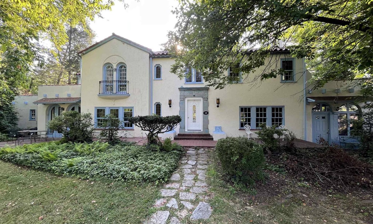 Morrisville Villa | Entire 6 bedrooms Spanish Villa for Weekly Rental