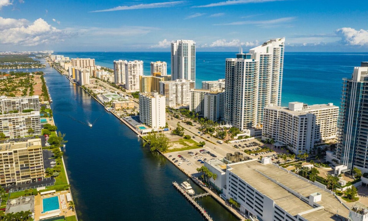 Hollywood Apartment | Entire Apartment Steps to sands of Hollywood Beach