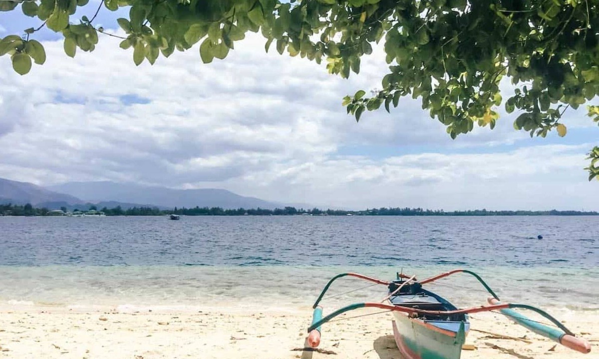 Cabangan Villa | Entire Beach Front 4-BR Villa in Zambales - Good for 25 Persons
