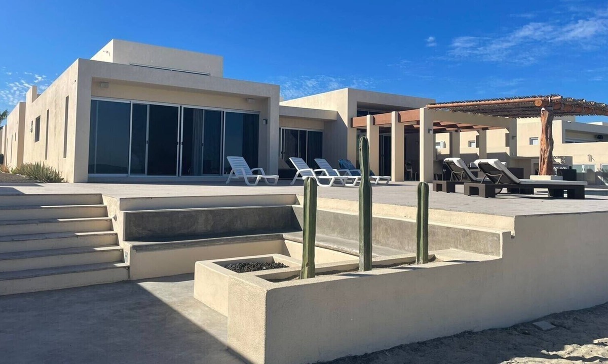 La Ribera House | Entire Beachfront Villa with Private Swimming Pool / casatranquildad.com