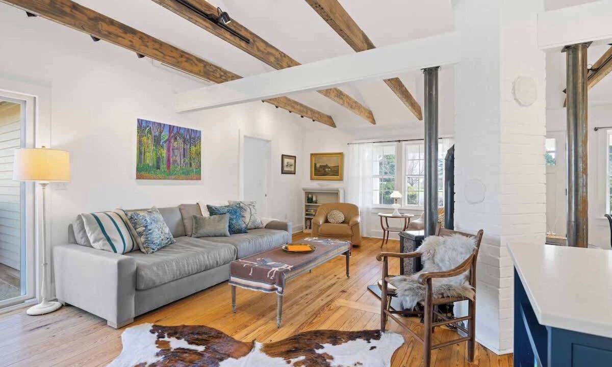 Keene House | Entire Cottage on Equestrian Farm with Zebras