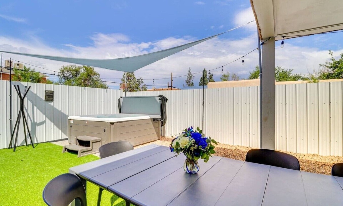 Near North Valley House | Entire Duplex | Hot Tubs + Fire Pit | Sleeps 12