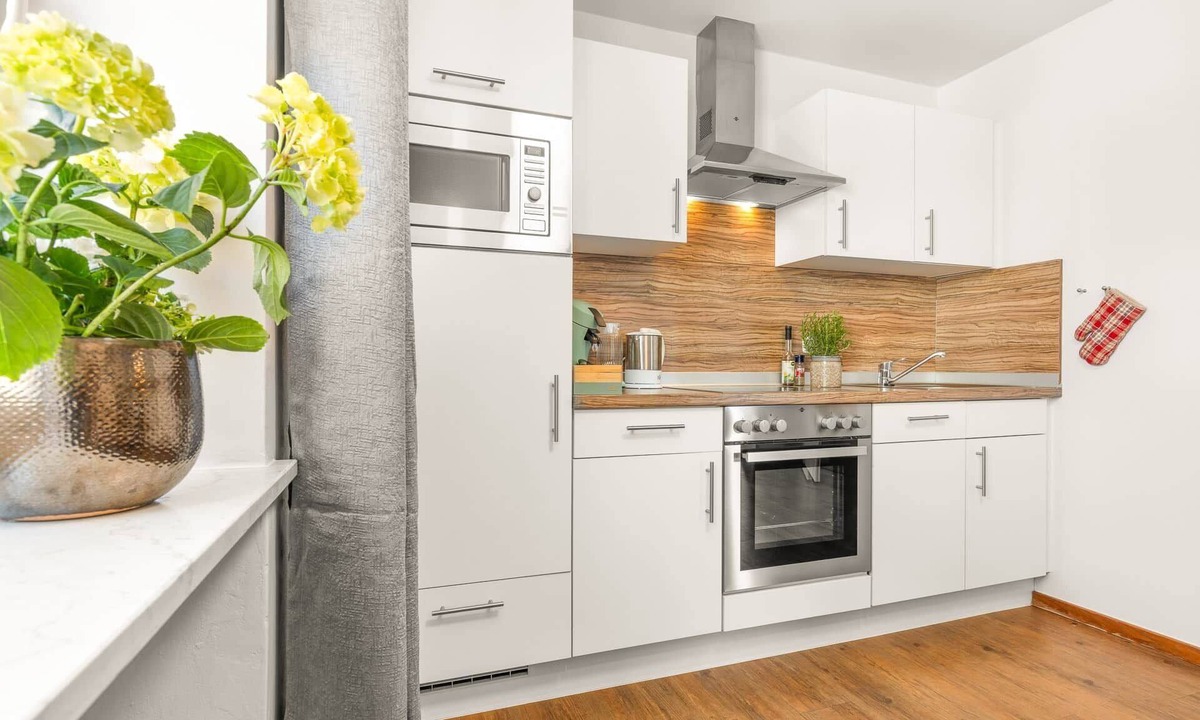 Bad Aibling Apartment | Entire first floor with two balconies